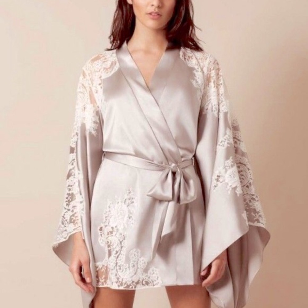 BNWT Agent Provocateur Nayeli Kimono Silver M/L
